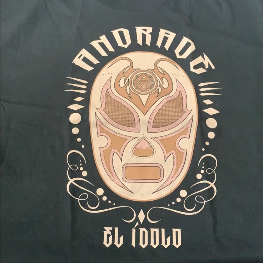 WWe ANDRADE  EL IDOLO TEE LARGE NEVER WORK